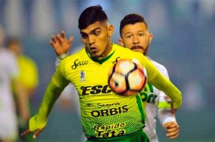 Vignatti se asegura el "3" y va por el "2" El hilo se corta por lo más "Delgado" - Para marcar la punta. Más allá de su experiencia y recorrido (Rosario Central, Estudiantes, Defensa y fútbol de Colombia), el zurdo Delgado es de esos "3" completo desde la parte técnica: interesante cabezazo y buena salida por abajo con la pierna izquierda. Era una de las cuestiones a resolver y se cerró favorablemente a Colón. El hilo se corta por lo más "Delgado" - Para marcar la punta. Más allá de su experiencia y recorrido (Rosario Central, Estudiantes, Defensa y fútbol de Colombia), el zurdo Delgado es de esos "3" completo desde la parte técnica: interesante cabezazo y buena salida por abajo con la pierna izquierda. Era una de las cuestiones a resolver y se cerró favorablemente a Colón.
