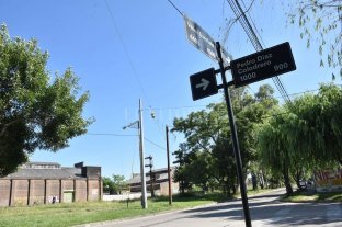 Vecinos hartos de la inseguridad en barrio Siete Jefes Saltó de la terraza abrazado a su perra para escapar de ladrones - Oscuridad, yuyales, frecuencia de colectivos deficiente y falta de patrullajes, son elementos que se conjugan en contra de la seguridad de los vecinos. Saltó de la terraza abrazado a su perra para escapar de ladrones - Oscuridad, yuyales, frecuencia de colectivos deficiente y falta de patrullajes, son elementos que se conjugan en contra de la seguridad de los vecinos.
