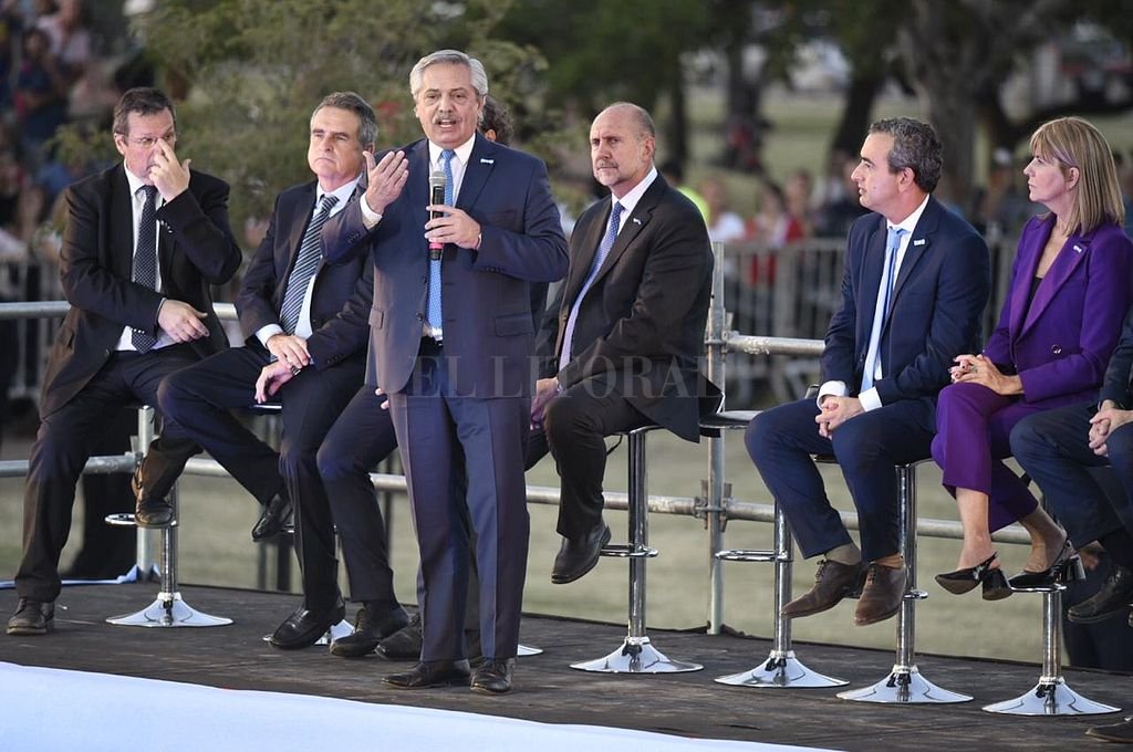 Acto por 208° aniversario del primer izamiento de la bandera Alberto Fernández: "Estoy aquí para solucionar los problemas que el crimen organizado ha creado en Santa Fe" - Alberto Fernández: "Estoy aquí para solucionar los problemas que el crimen organizado ha creado en Santa Fe" - -