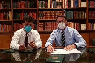 Bolsonaro apareci� con barbijo en vivo y dijo que espera el resultado de su an�lisis -  - 