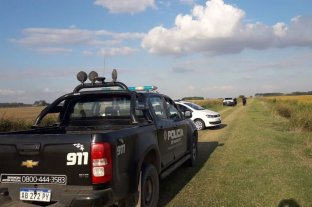 Dos polic�as detenidos con coca�na - Los polic�as fueron sorprendidos en momentos que realizaban una �transa� en un camino rural ubicado entre Las Parejas y Montes de Oca. - 