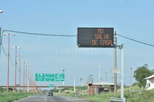 Reporte del mediodía Santa Fe ahora es zona de "circulación comunitaria" - "No salir de casa", indica el cartel LED ubicado en la Circunvalación Oeste de la ciudad Santa Fe ahora es zona de "circulación comunitaria" - "No salir de casa", indica el cartel LED ubicado en la Circunvalación Oeste de la ciudad