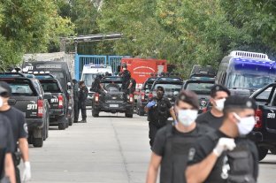 Dos muertos Sangrienta pelea en la cárcel de Las Flores - Ingreso al penal de Las Flores. Sangrienta pelea en la cárcel de Las Flores - Ingreso al penal de Las Flores.