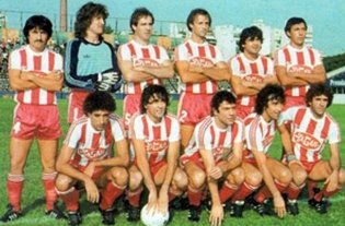 José Luis Lanao, un ex Unión que hace 35 años vive en España... "Haberle dado la mano a Videla es la mochila que llevo de por vida" - Uno de los equipos que integró Lanao en aquellos tiempos en Unión. De pie: Hugo López, Morón, Hugo Zavagno, Alberto, Lencina y Cárdenas. Agachados: Lanao, Cordero, Brindisi, Benítez y el Turco Alí, que había regresado al club. El DT en ese momento, era Castelli. "Haberle dado la mano a Videla es la mochila que llevo de por vida" - Uno de los equipos que integró Lanao en aquellos tiempos en Unión. De pie: Hugo López, Morón, Hugo Zavagno, Alberto, Lencina y Cárdenas. Agachados: Lanao, Cordero, Brindisi, Benítez y el Turco Alí, que había regresado al club. El DT en ese momento, era Castelli.