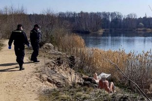 Rep�blica Checa: pidieron a los nudistas usar barbijos en la playa -  - 