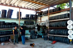 Cu�les son las nuevas actividades exceptuadas de la cuarentena obligatoria - Las gomer�as podr�n abrir el lunes. Pero atenci�n, solo podr�n atender aquellos veh�culos que cuenten con el permiso para circular. - 