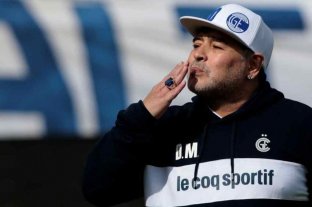 Ponen en duda la continuidad de Maradona como DT de Gimnasia 