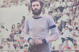 Raúl Oscar Costantino llegó a los 70 El "Hombre Araña" fue hincha de Colón - 136 partidos. Los que atajó Raúl "Araña" Costantino en Colón, desde 1968 hasta 1976 cuando fue vendido a Gimnasia de La Plata, donde increíblemente nunca llegó a atajar. El colega Diego Meloni, de los historiadores sabaleros, aportó estos número del "flaco, alto y con barba" que atajaba en Colón. El "Hombre Araña" fue hincha de Colón - 136 partidos. Los que atajó Raúl "Araña" Costantino en Colón, desde 1968 hasta 1976 cuando fue vendido a Gimnasia de La Plata, donde increíblemente nunca llegó a atajar. El colega Diego Meloni, de los historiadores sabaleros, aportó estos número del "flaco, alto y con barba" que atajaba en Colón.