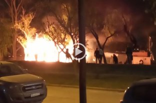 Vecinos desesperados Violencia y descontrol en barrio El Pozo - En la madrugada del domingo autores ignorados incendiaron una precaria finca y una mujer debió ser rescatada del lugar. Violencia y descontrol en barrio El Pozo - En la madrugada del domingo autores ignorados incendiaron una precaria finca y una mujer debió ser rescatada del lugar.