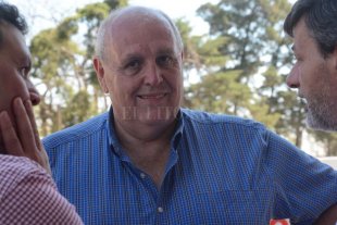 Cumplirá 11 años como presidente de Unión Spahn quiere Libertadores, un predio y terminar la tribuna - Sacó la cuenta: 4.000 días </BREVES TXT>"El 24 de julio se cumplirán 11 años, son 4.000 días desde que asumí. Uno no logra consumar todo lo que quiere, uno tiene la satisfacción con todas las comisiones directivas que se podría haber hecho a veces algo más, uno es bastante crítico", expresó el máximo mandatario tatengue. Spahn quiere Libertadores, un predio y terminar la tribuna - Sacó la cuenta: 4.000 días </BREVES TXT>"El 24 de julio se cumplirán 11 años, son 4.000 días desde que asumí. Uno no logra consumar todo lo que quiere, uno tiene la satisfacción con todas las comisiones directivas que se podría haber hecho a veces algo más, uno es bastante crítico", expresó el máximo mandatario tatengue.
