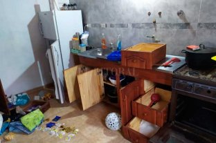 Vecinos desesperados Robos y saqueos en paraje El Chaquito - El estado en que quedaron algunos de los inmuebles, tras el paso de los delincuentes. Robos y saqueos en paraje El Chaquito - El estado en que quedaron algunos de los inmuebles, tras el paso de los delincuentes.