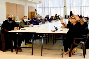 La provincia lo anunciaría el viernes Reuniones familiares y afectivas: quedarían habilitadas sólo para el domingo - Reuniones familiares y afectivas: quedarían habilitadas sólo para el domingo -
