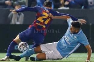 Mejoró la oferta el Atlético de Madrid por Mariano Gómez Unión: un millón de euros por "un partido y medio" - ¡Contra el Barcelona!. Se tira al piso Mariano Gómez, en el partido por la Copa del Rey, donde se quedó con las ganas de marcar a Messi. Unión: un millón de euros por "un partido y medio" - ¡Contra el Barcelona!. Se tira al piso Mariano Gómez, en el partido por la Copa del Rey, donde se quedó con las ganas de marcar a Messi.