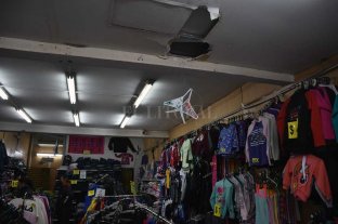 Boqueteros en acción En una semana desvalijaron dos veces un comercio en pleno centro - Los delincuentes utilizaron martillos y cortafierros para ingresar al inmueble. En una semana desvalijaron dos veces un comercio en pleno centro - Los delincuentes utilizaron martillos y cortafierros para ingresar al inmueble.
