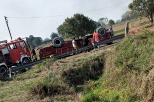 Vuelco fatal en Laguna Paiva: una autobomba cayó sobre un bombero durante un operativo - 