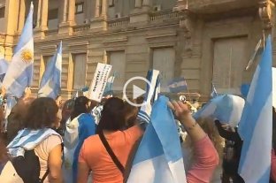 Manifestación en distintas ciudades del país El nuevo banderazo contra el Gobierno nacional se sintió en Santa Fe - El nuevo banderazo contra el Gobierno nacional se sintió en Santa Fe -