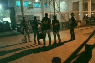 "Chuki", "Homero" y "Bocucha" Tres "tigres" sueltos en barrio Centenario - Tres "tigres" sueltos en barrio Centenario -