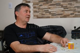 Un hecho real que por primera vez se hace público... La historia del ídolo de Colón al que se lo quiso llevar Unión - Después de mucho tiempo, surgió para Adrián Marini la posibilidad de contar lo que alguna vez pasó y no se concretó. Unión lo quiso, le hicieron el ofrecimiento (al menos el tanteo), pero ni siquiera hablaron de nada. "No iba por más fortuna que me hubiesen ofrecido", dijo. La historia del ídolo de Colón al que se lo quiso llevar Unión - Después de mucho tiempo, surgió para Adrián Marini la posibilidad de contar lo que alguna vez pasó y no se concretó. Unión lo quiso, le hicieron el ofrecimiento (al menos el tanteo), pero ni siquiera hablaron de nada. "No iba por más fortuna que me hubiesen ofrecido", dijo.