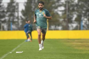 En Rosario hablan de "una situación irreversible" con el ex Unión Increíble: Central no lo pagó a Brítez pero lo quiere prestar - Solo, separado y en contra-turno. La imagen de Ema Brítez, aislado del plantel de Rosario Central y corriendo en la inmensidad del predio "Canalla". Le están buscando club, porque con el"Kily" no va a jugar. Increíble: Central no lo pagó a Brítez pero lo quiere prestar - Solo, separado y en contra-turno. La imagen de Ema Brítez, aislado del plantel de Rosario Central y corriendo en la inmensidad del predio "Canalla". Le están buscando club, porque con el"Kily" no va a jugar.