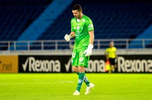 Surge todo por un informe de Diario EL Litoral del tema Pinos Independiente del Valle pide a la Conmebol que "aclare" lo de Colón - La tormenta perfecta. El golero Jorge Vladimir Pinos, capitán y figura de Independiente del Valle, campeón de la Copa Sudamericana en la Final Única ante Colón. El TAS en Suiza y la Conmebol en Paraguay revisan cada papel de su polémico fichaje. En los escritorios, final abuerto. Independiente del Valle pide a la Conmebol que "aclare" lo de Colón - La tormenta perfecta. El golero Jorge Vladimir Pinos, capitán y figura de Independiente del Valle, campeón de la Copa Sudamericana en la Final Única ante Colón. El TAS en Suiza y la Conmebol en Paraguay revisan cada papel de su polémico fichaje. En los escritorios, final abuerto.