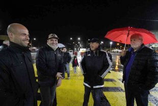 Otra desvinculación que se encamina a un reclamo judicial Vignatti le abrió la puerta pero Fritzler la cerró con un portazo - No para la tormenta con el "5". Una foto de viejos tiempos, donde el presidente José Vignatti compartía un momento "fierrero" junto al "Pelado" Matías Fritzler. Ahora, sigue todo mal y no hay acuerdo posible. Vignatti le abrió la puerta pero Fritzler la cerró con un portazo - No para la tormenta con el "5". Una foto de viejos tiempos, donde el presidente José Vignatti compartía un momento "fierrero" junto al "Pelado" Matías Fritzler. Ahora, sigue todo mal y no hay acuerdo posible.