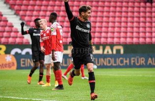 El DT del Bayer Leverkusen elogió a Alario: "Es nuestro delantero goleador"