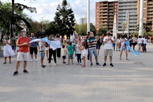 Padres autoconvocados Se realizó la caravana por la vuelta a clases - Se realizó la caravana por la vuelta a clases -