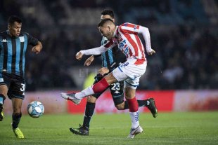Por ahora Unión le dijo que no al "millonario" Fassi Bomba a horas de volver el fútbol: Talleres ofrece el triple por Troyansky pero Spahn resiste - 9 goles en 52 partidos. Franco Troyanski llegó en julio de 2018 desde Olimpo de Bahía Blanca. Eran diez documentos de 50.000 dólares pero finalmente el Tate, por los saltos del dólar, lo pagó 350.000 "verdes". Hoy, la "T" le ofrece 1.250.000 dólares "limpios" a Unión. Bomba a horas de volver el fútbol: Talleres ofrece el triple por Troyansky pero Spahn resiste - 9 goles en 52 partidos. Franco Troyanski llegó en julio de 2018 desde Olimpo de Bahía Blanca. Eran diez documentos de 50.000 dólares pero finalmente el Tate, por los saltos del dólar, lo pagó 350.000 "verdes". Hoy, la "T" le ofrece 1.250.000 dólares "limpios" a Unión.