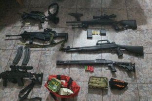 Agencia de Investigación Criminal Hallan un arsenal pesado en una casa de Rosario - Hallan un arsenal pesado en una casa de Rosario -