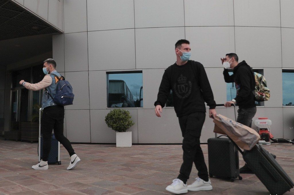 Llegó el avión de Messi con varios jugadores de la Selección Argentina