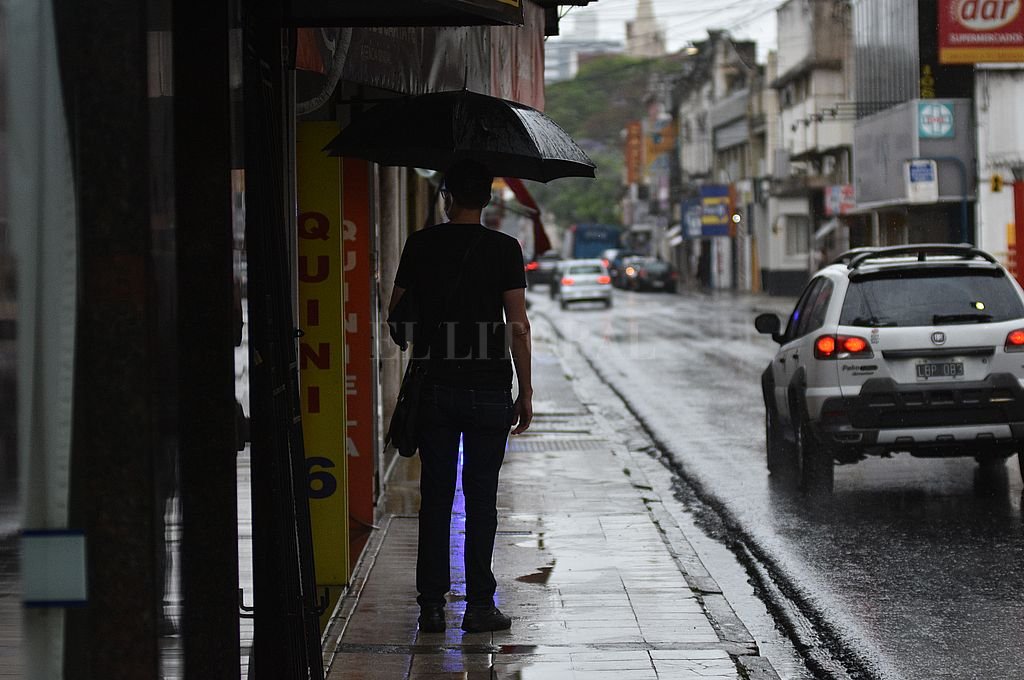 Luego del corte en plena lluvia Se normalizó el servicio eléctrico en el centro de la ciudad de Santa Fe - Se normalizó el servicio eléctrico en el centro de la ciudad de Santa Fe - -