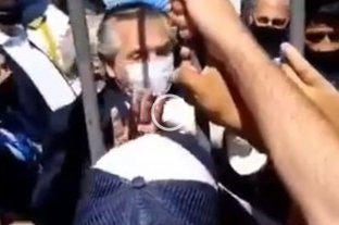 Es viral Circula un video de la negociación "fallida" de Alberto Fernández con los hinchas durante el velorio de Diego Maradona - Circula un video de la negociación "fallida" de Alberto Fernández con los hinchas durante el velorio de Diego Maradona -