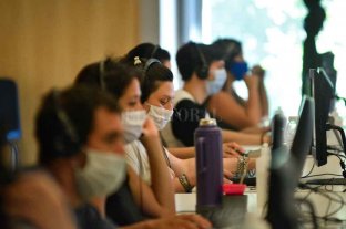 A diez meses de su nacimiento, el 0800 reforzó su estructura "Hola, aquí te escucho": viaje al Call Center Covid, el oído de una sociedad en pandemia - Atenta escucha, palabra justa. Los operadores toman los llamados y, en caso de ser necesario, se derivan a los médicos. "Hola, aquí te escucho": viaje al Call Center Covid, el oído de una sociedad en pandemia - Atenta escucha, palabra justa. Los operadores toman los llamados y, en caso de ser necesario, se derivan a los médicos.