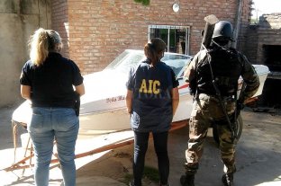 Bote robado en San Jerónimo Norte Hallan al "Perla Blanca" en un aguantadero de barrio Yapeyú - Hallan al "Perla Blanca" en un aguantadero de barrio Yapeyú -