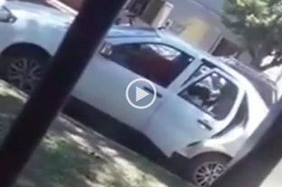 Situación violenta Una mujer destrozó el auto de su expareja a martillazos en Entre Ríos - Una mujer destrozó el auto de su expareja a martillazos en Entre Ríos -