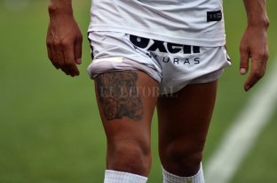 La frase de Maradona entra en escena... Colón y Pulga: ¿le "cortan las piernas"? - Las piernas de PR10. Luis Miguel Rodríguez, en una ingeniosa foto de El Litoral, que viene como anillo al dedo para este momento: ¿le cortarán las piernas?, como dijo alguna vez Maradona. Colón y Pulga: ¿le "cortan las piernas"? - Las piernas de PR10. Luis Miguel Rodríguez, en una ingeniosa foto de El Litoral, que viene como anillo al dedo para este momento: ¿le cortarán las piernas?, como dijo alguna vez Maradona.
