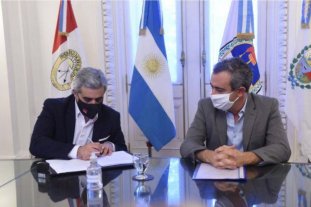 La Municipalidad de Rosario y la UNR firmaron un convenio para la vuelta a clases - Franco Bartolacci, rector de la UNR, junto al intendente rosarino Pablo Javkin - 