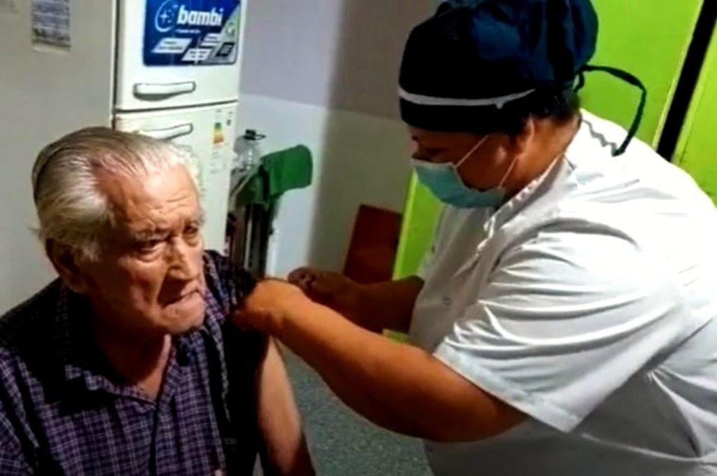 Covid-19 Este lunes comenzará en la provincia el operativo de vacunación para mayores de 90 años - Este lunes comenzará en la provincia el operativo de vacunación para mayores de 90 años - -