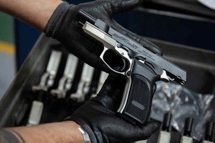 Acusan a la Casa Gris de direccionar un pliego La Justicia le detiene a Sain una licitación - Puntería. Pistolas semiautomáticas para la policía santafesina y un llamado a licitación para "una marca en particular", según la denuncia ante la Justicia. La Justicia le detiene a Sain una licitación - Puntería. Pistolas semiautomáticas para la policía santafesina y un llamado a licitación para "una marca en particular", según la denuncia ante la Justicia.