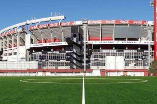Tiene un costo aproximado de 250.000 dólares Vignatti fue a comprar la cancha de césped sintético para Colón - Como los clubes grandes. Las instituciones más importantes de la Argentina, tal como se observa con River Plate en el espacio lindante al Monumental de Núñez, tienen su cancha de césped sintético. Ahora, en un puñado de meses, Colón tendrá la suya en el predio deportivo de la Autopista. Vignatti fue a comprar la cancha de césped sintético para Colón - Como los clubes grandes. Las instituciones más importantes de la Argentina, tal como se observa con River Plate en el espacio lindante al Monumental de Núñez, tienen su cancha de césped sintético. Ahora, en un puñado de meses, Colón tendrá la suya en el predio deportivo de la Autopista.