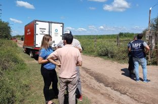 Ocurrió en Tucumán Insólito: creía ser víctima de un embrujo, mató a su hijo de 8 años y se quitó la vida - Efectivos policiales trabajando en el lugar de los hechos. Insólito: creía ser víctima de un embrujo, mató a su hijo de 8 años y se quitó la vida - Efectivos policiales trabajando en el lugar de los hechos.