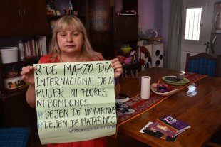 Una "mariposa en vuelo" en la víspera del 8M Moncada: "Es una vergüenza que se hable de trabajo sexual cuando están violando a las pibas todas las noches" - Mensaje. Ni flores ni bombones. "Dejen de violarnos y matarnos", pide Elena Moncada en este 8M. Moncada: "Es una vergüenza que se hable de trabajo sexual cuando están violando a las pibas todas las noches" - Mensaje. Ni flores ni bombones. "Dejen de violarnos y matarnos", pide Elena Moncada en este 8M.