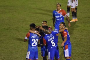 Copa de la Liga Profesional de Fútbol Así quedaron las tablas de posiciones tras los partidos del domingo - Así quedaron las tablas de posiciones tras los partidos del domingo -