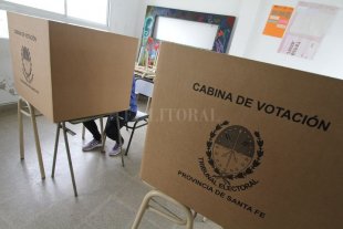 En el Concejo santafesino se renovarán ocho bancas; debuta la paridad Nombres que suenan y grieta por tres: ya se mueve el tablero de la elección local - La ciudadanía santafesina volverá, en principio y si la pandemia lo permite, a sufragar este año: ocho bancas están en juego. Nombres que suenan y grieta por tres: ya se mueve el tablero de la elección local - La ciudadanía santafesina volverá, en principio y si la pandemia lo permite, a sufragar este año: ocho bancas están en juego.