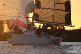 Crónica de viaje De Paraná a Rosario, a bordo de un velero en regata - De Paraná a Rosario, a bordo de un velero en regata -