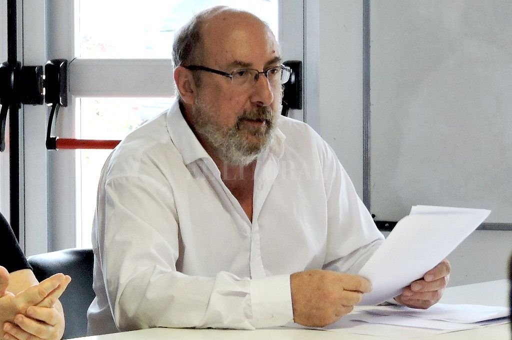 Si se mantienen los relajamientos sociales y todo sigue igual Covid: en un mes proyectan 16% más de contagios para el departamento La Capital - El Dr. Hugo Aimar es investigador superior del Conicet, dentro del Instituto de Matemática Aplicada (IMAL). Covid: en un mes proyectan 16% más de contagios para el departamento La Capital - El Dr. Hugo Aimar es investigador superior del Conicet, dentro del Instituto de Matemática Aplicada (IMAL). -