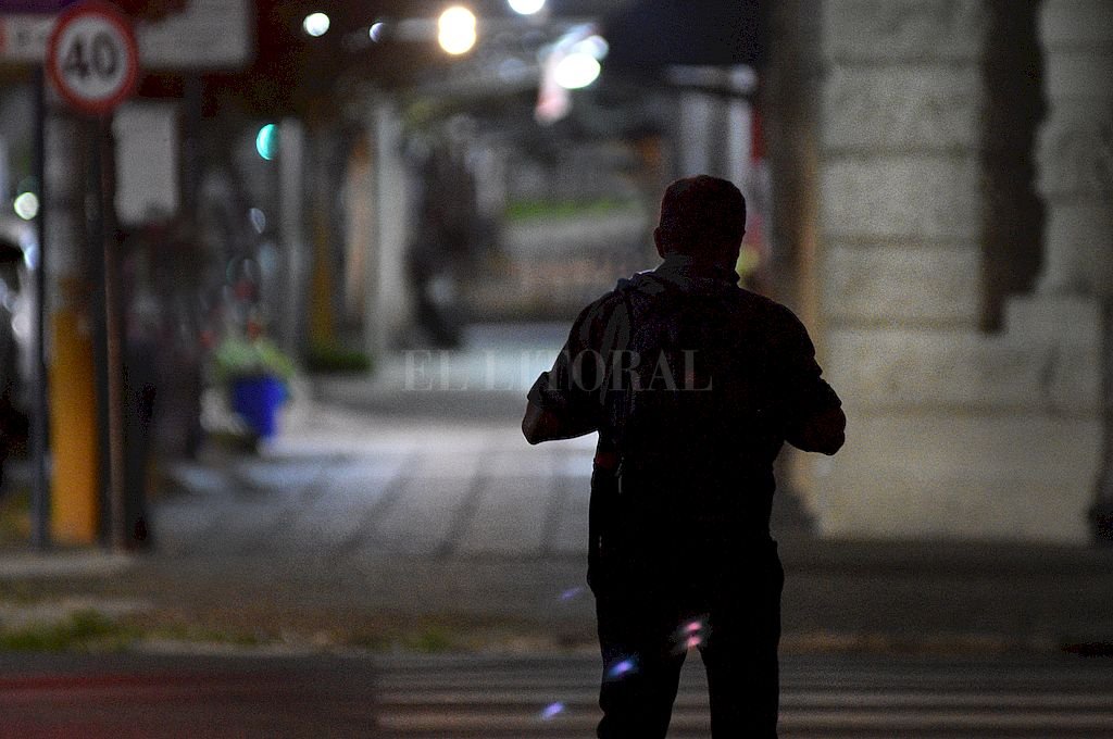 Por la suba de casos Analizan nuevas medidas: se restringiría aún más el horario de circulación nocturna - Analizan nuevas medidas: se restringiría aún más el horario de circulación nocturna - -