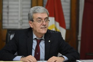 Decisiones económicas Perotti difiere impuestos y dispone más fondos para Salud, Desarrollo Social, Municipios y Comunas - Agosto explicó las nuevas medidas tomadas por el gobierno. Perotti difiere impuestos y dispone más fondos para Salud, Desarrollo Social, Municipios y Comunas - Agosto explicó las nuevas medidas tomadas por el gobierno.