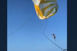 En Cancún Viral: una mujer cae de parapente - Viral: una mujer cae de parapente -
