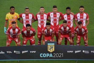 Las chances del Tate en las tres fechas que faltan... ¿Qué necesita Unión para clasificar? - El equipo que le ganó a Boca pero que defeccionó contra Talleres. De pie: Moyano, Blasi, Peñailillo, Nani, Portillo y García. Agachados: Vera, Acevedo, Cañete, González y Zenón. ¿Qué necesita Unión para clasificar? - El equipo que le ganó a Boca pero que defeccionó contra Talleres. De pie: Moyano, Blasi, Peñailillo, Nani, Portillo y García. Agachados: Vera, Acevedo, Cañete, González y Zenón.